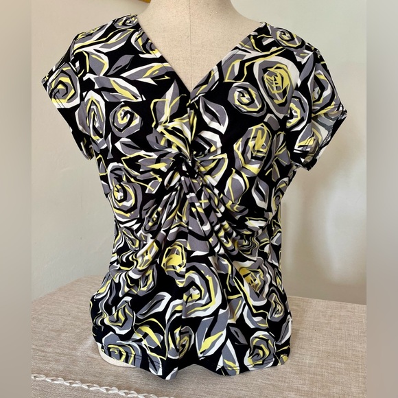 Briggs New York Tops - Briggs NY Floral Twist-Front Blouse - Black, Yellow, and Gray Size: PM NWOT